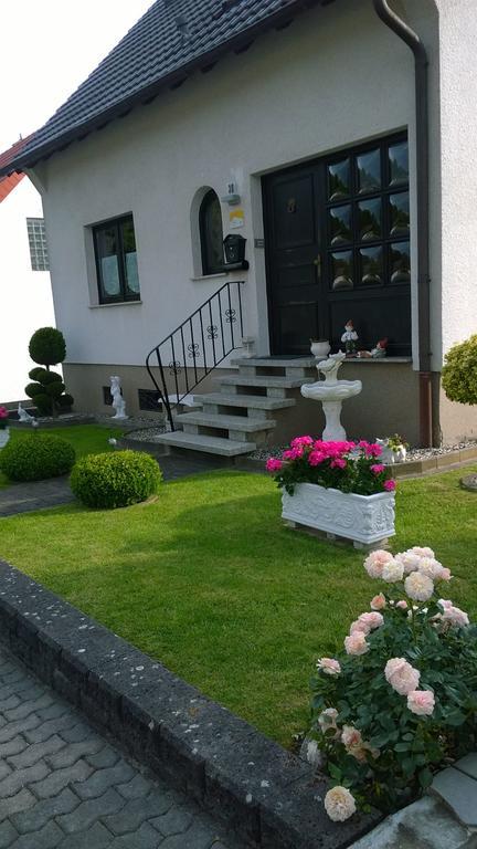 Ferienwohnung Dernbecher Saarbrücken Exterior foto